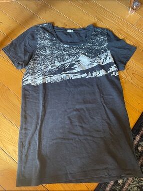 J. Crew Black Graphic Short Sleeve Tee with White Mountain Print